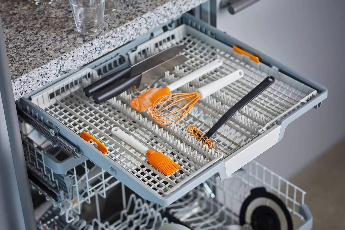 Fiskars köögitarvikute komplekt – silikoonist spaatel ja pintsel – pilt 9