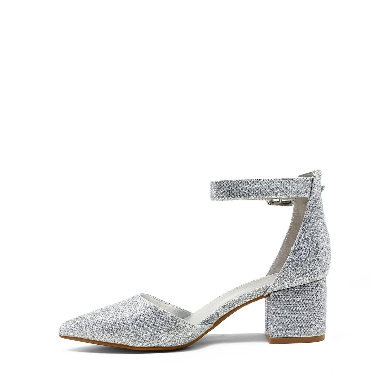 DREAM PAIRS sädelev slingback pumps pidulikuks kandmiseks – kasutusnäide