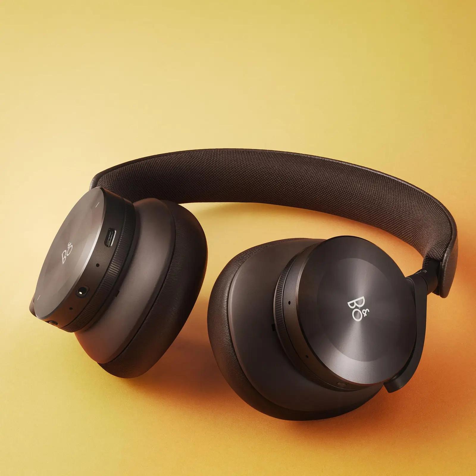 Bang & Olufsen kõrgekvaliteediline mürasummutuspeafoon Chestnut – kasutusnäide