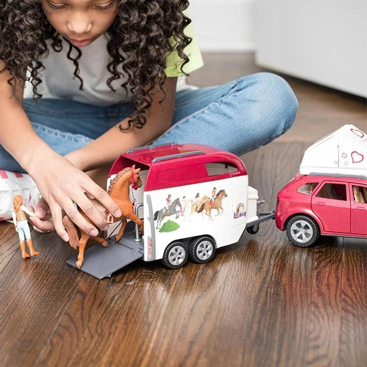 SCHLEICH mängukomplekt lapsele – auto ja hobusehaagis, kingitus – pakend ja tarvikud