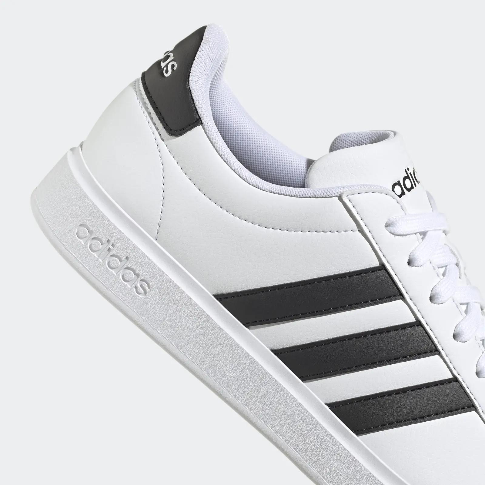 adidas klassikalised Grand Court 2.0 tossud – vastupidav sport – lisavaade