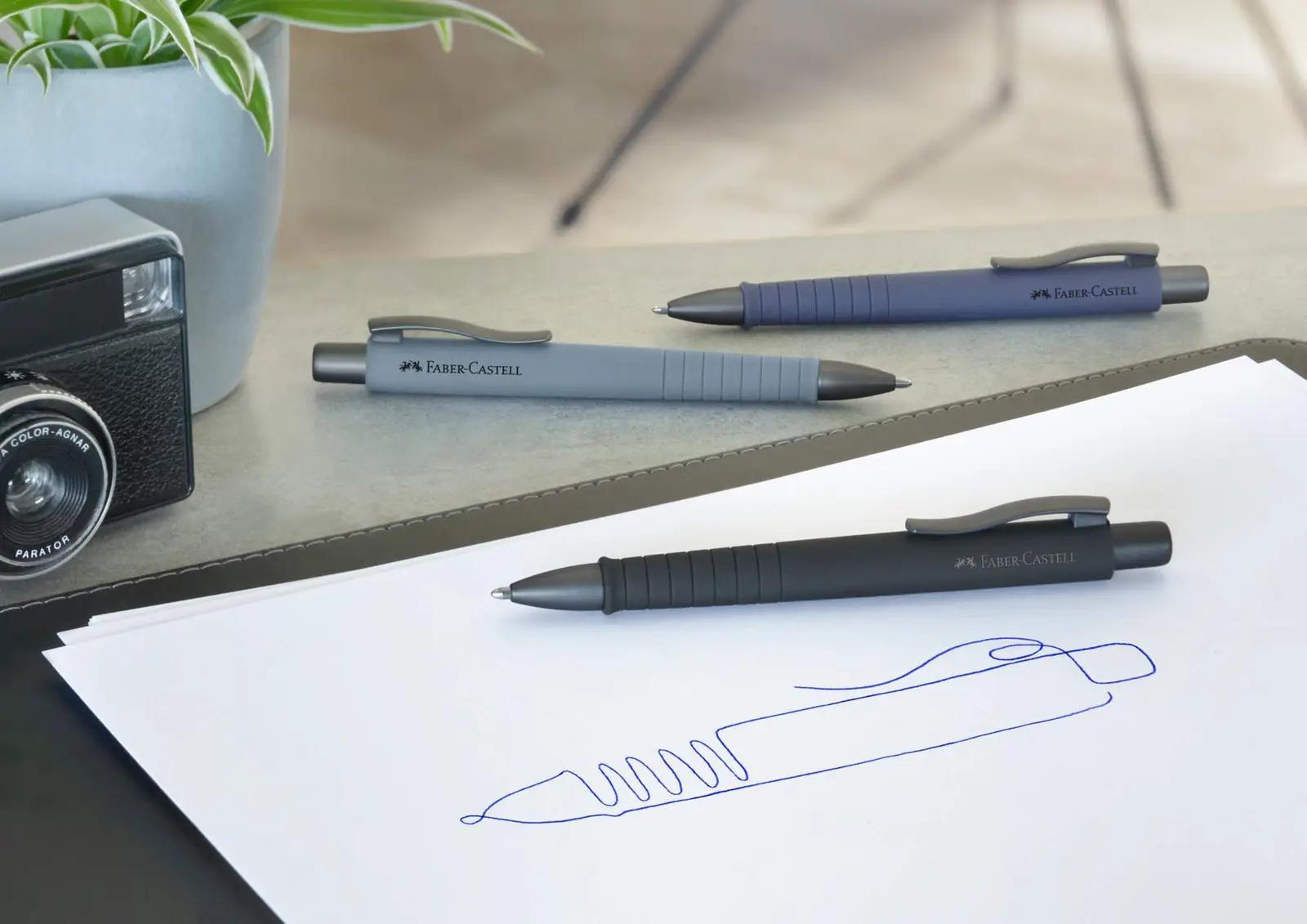 Faber-Castell kirjutuspulk ergonoomilise kolmnurkse käega – kasutusnäide