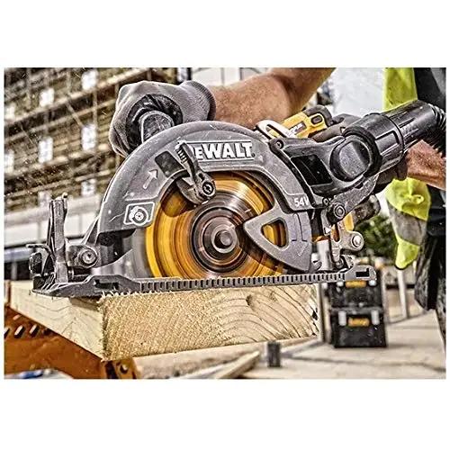 DEWALT vastupidav puidulõikaja ketastera 250 mm — täpne lõige – kasutusnäide