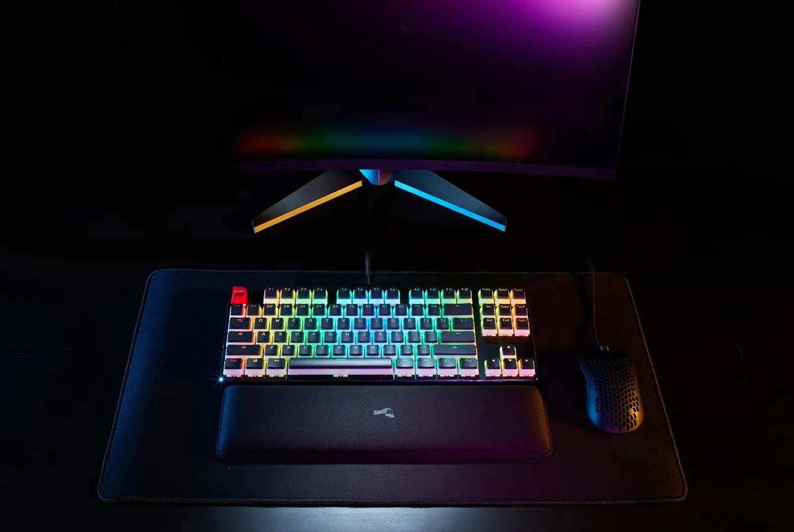 Glorious PBT Aura keycaps — vastupidavad RGB pudding-korgid – pilt 7