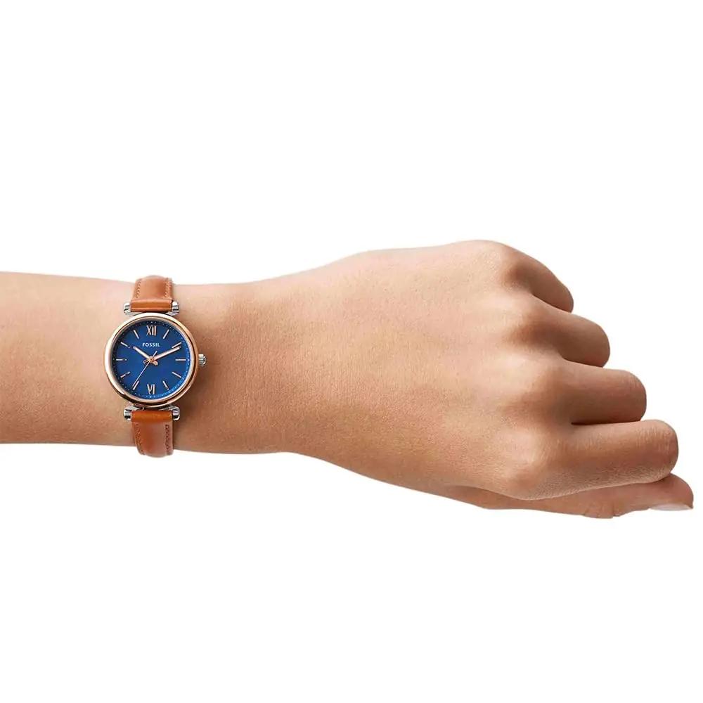 Fossil nahkrihmaga naistekäekell — elegantne Carlie Mini – kasutusnäide