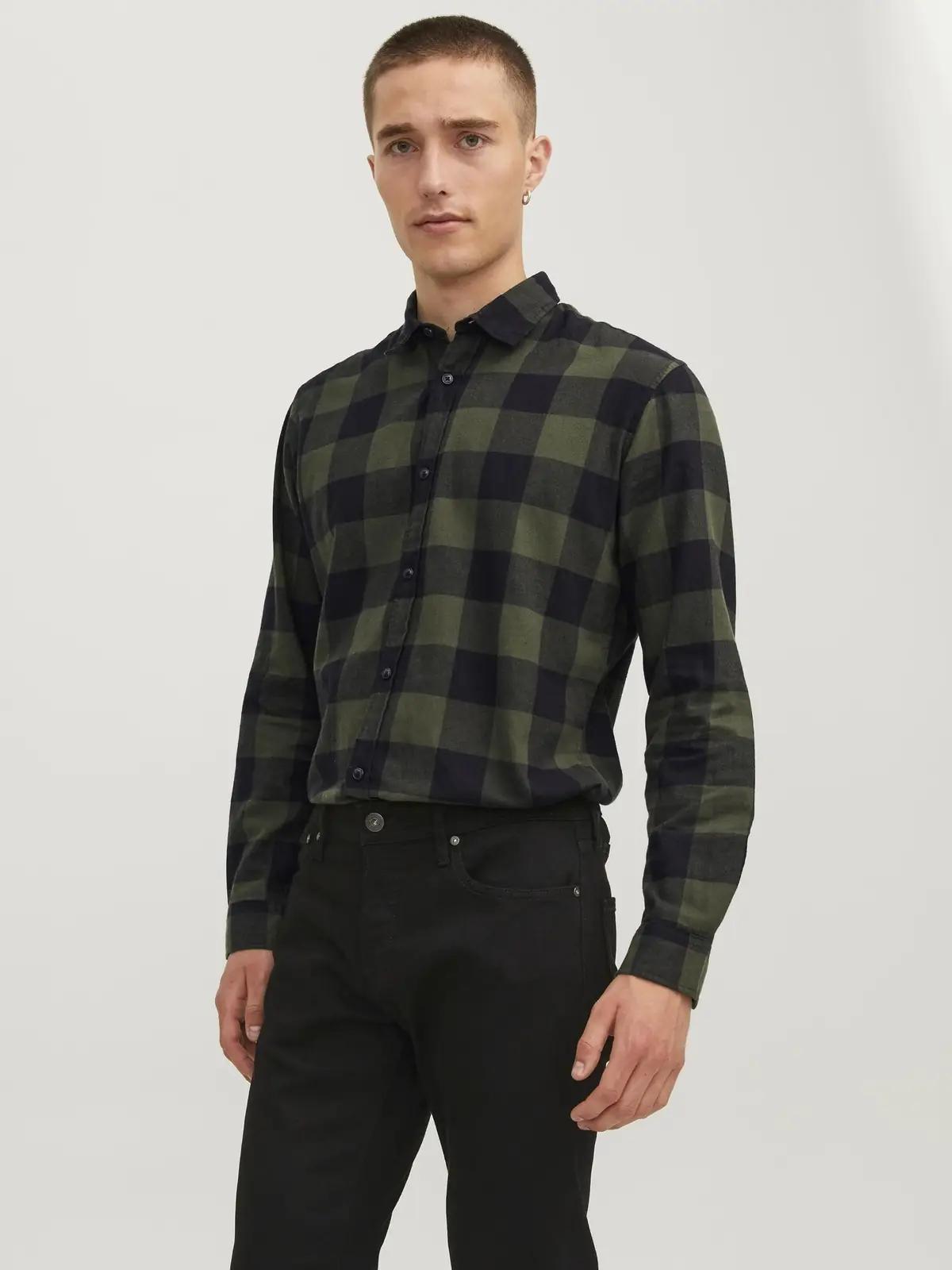 JACK & JONES puuvillane meeste ruuduline särk – mugav ja stiilne – detailne vaade
