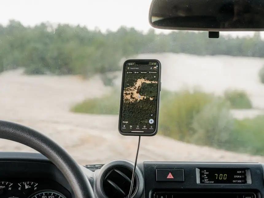 QUAD LOCK vastupidav autoshoidja tuuleklaasile ja armatuurlauale – kasutusnäide