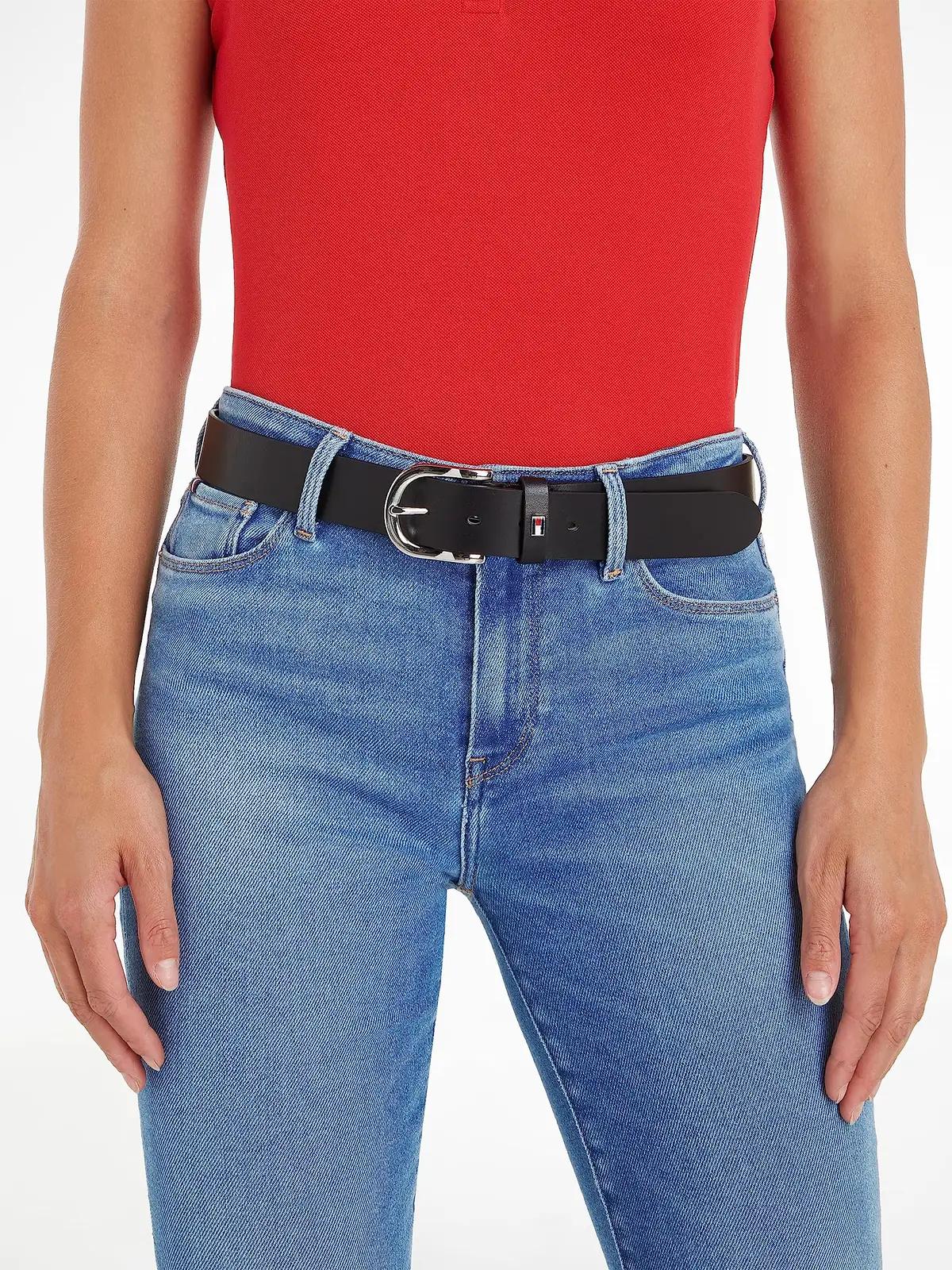 Tommy Hilfiger nahast vöö stiilse metallist pannlaga 75 cm – pakend ja tarvikud