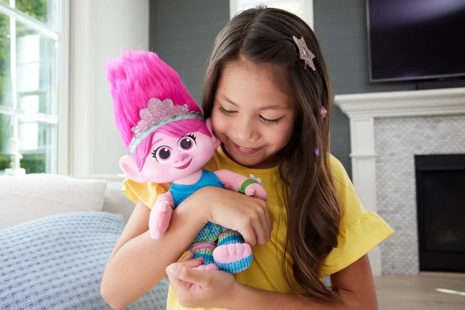 Mattel pehme Poppy mängukaru 35 cm — helide ja valgusega – detailne vaade
