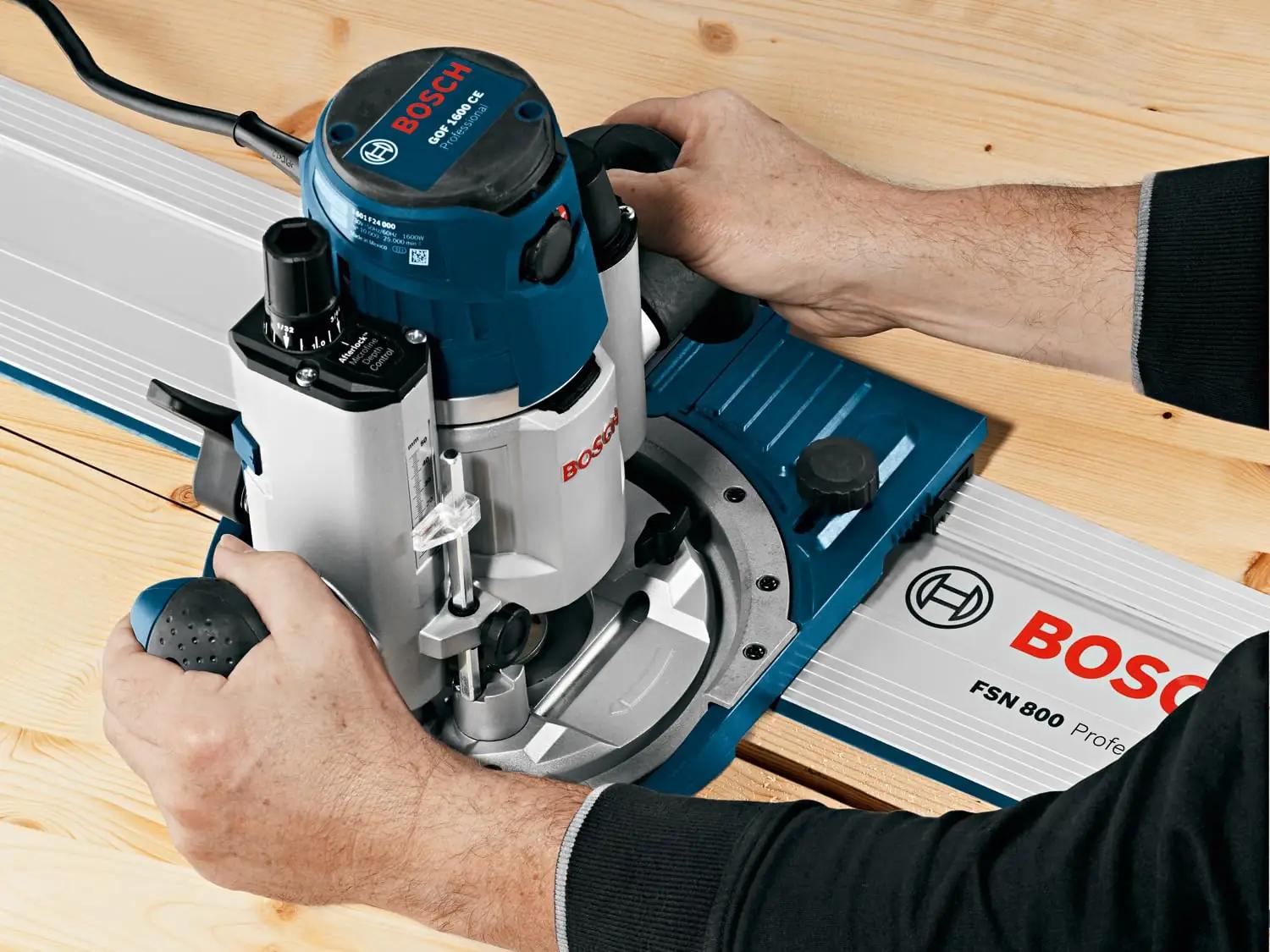 Bosch Professional plastiline juhtraua adapter — täpne freesimine – pakend ja tarvikud