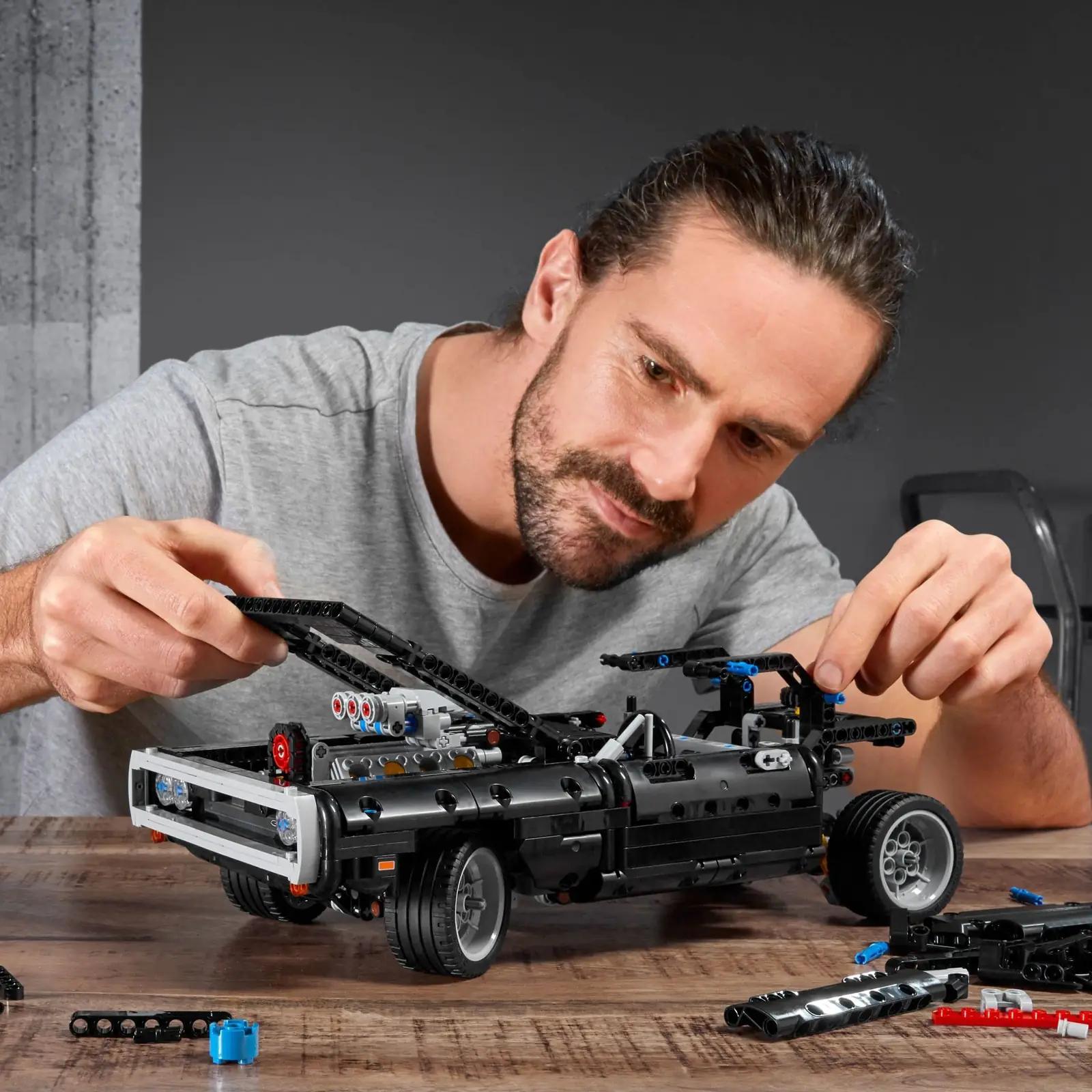 LEGO Technic Dodge Charger — detailne mudel ja kogumisese – pakend ja tarvikud
