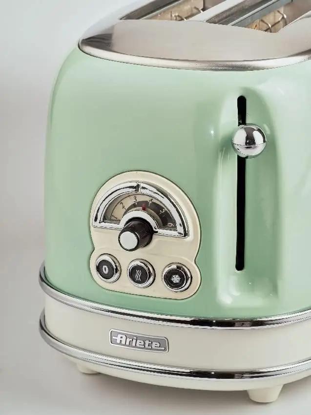 Ariete retro rohelise korpusega röster — roostevaba ja stiilne – kasutusnäide
