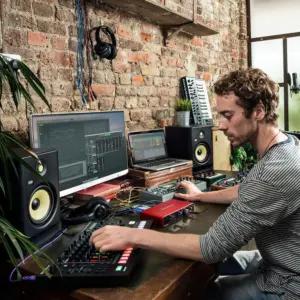 Focusrite AMS-SCARLETT-8I6-3G muusikariistad ja dj-varustus – detailne lähivaade