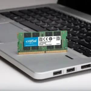 Crucial CT16G4SFD824A operatiivmälu – detailne lähivaade