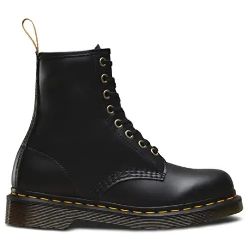 Dr. Martens vegan nahk-sarnased saapad — vastupidav linnakõnd – kasutusnäide