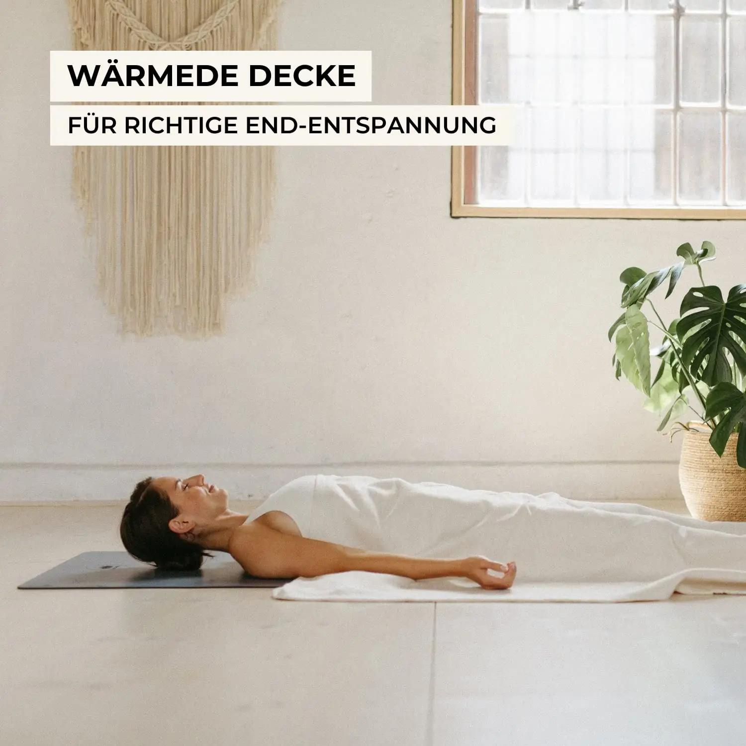 Lotuscrafts pehme joogatekk 100% puuvill – Savasana 200×150 – kasutusnäide