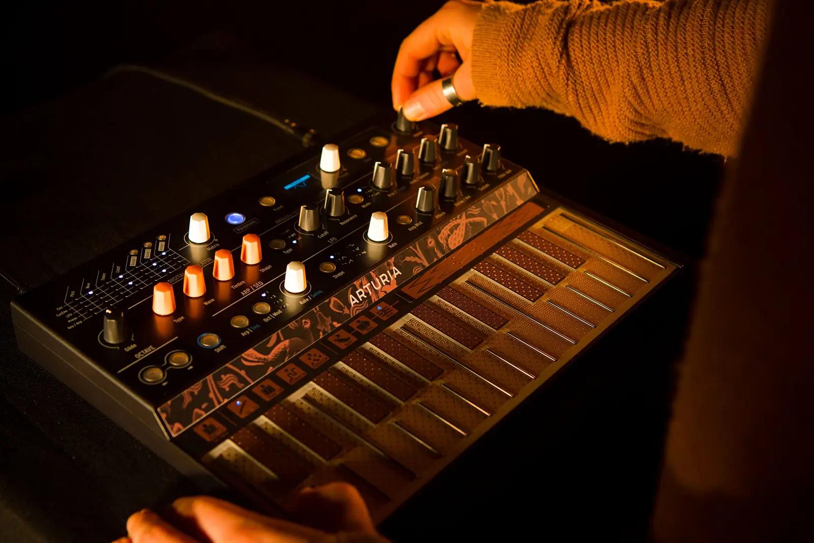 Arturia MicroFreak – kompaktne sünteesija loominguliseks mänguks – lisavaade