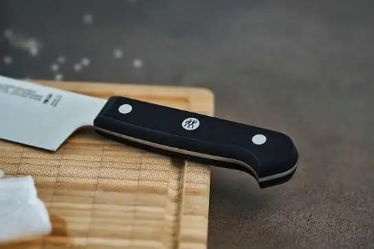 ZWILLING kööginuga 20 cm — vastupidav teras ja ergonoomiline – pakend ja tarvikud