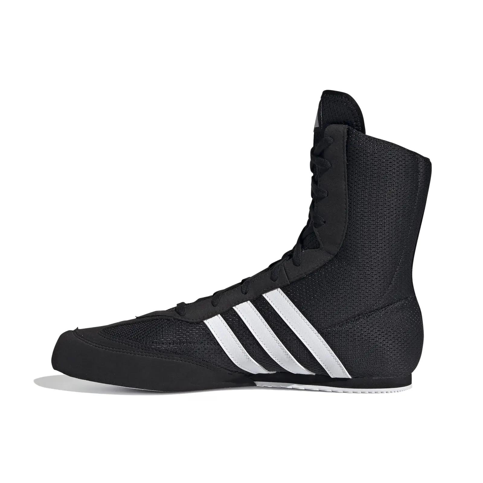 adidas meeste spordijalatsid tugevast seemisnahast – detailne vaade