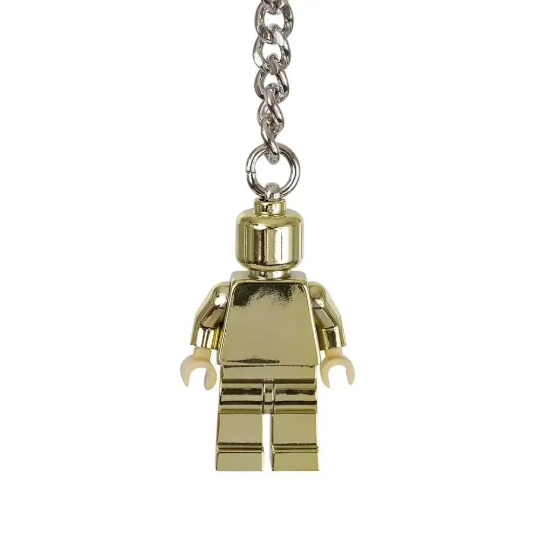LEGO kuldne metallripats — stiilne võtmehoidja kingitus – kasutusnäide