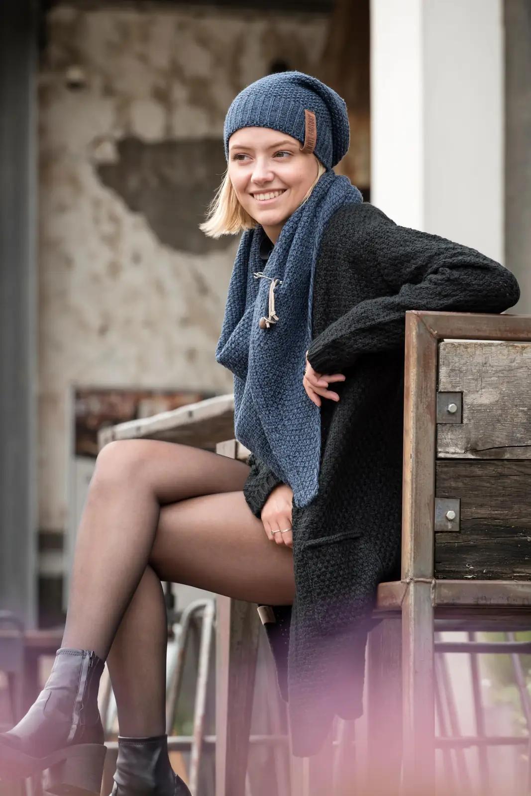 KNIT FACTORY ocker villane XXL kolmnurk-sall – soe ja pehme – pilt 9