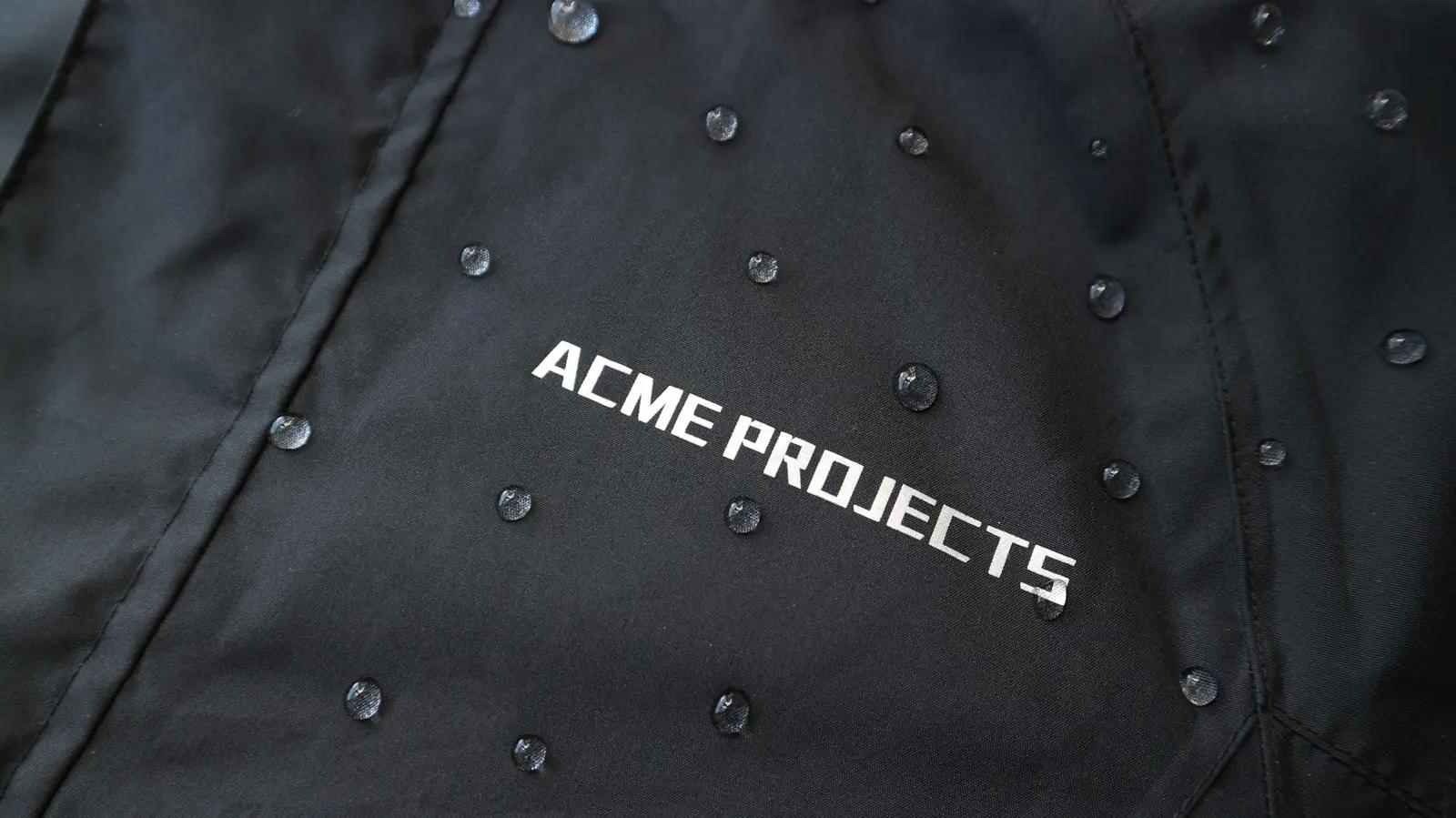 Acme Projects veekindel vihmakomplekt: jope ja püksid, hingav – pakend ja tarvikud