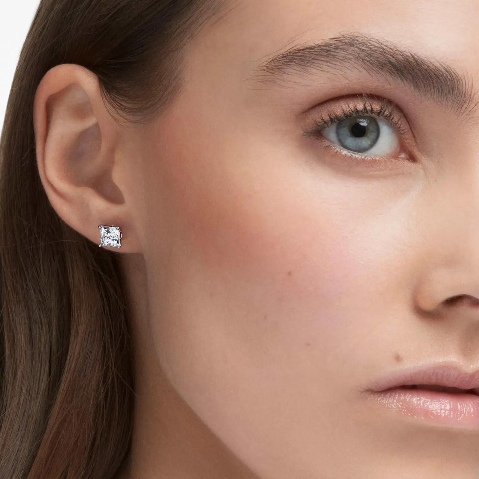 Swarovski säravad rübastatud kõrvarõngad — klassikaline kink – lisavaade