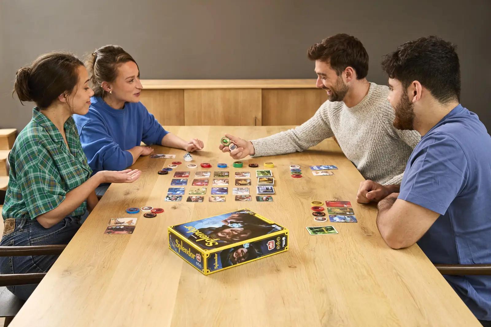 Asmodee lauamäng Splendor – strateegiline pereajakiri kinkeks – pakend ja tarvikud