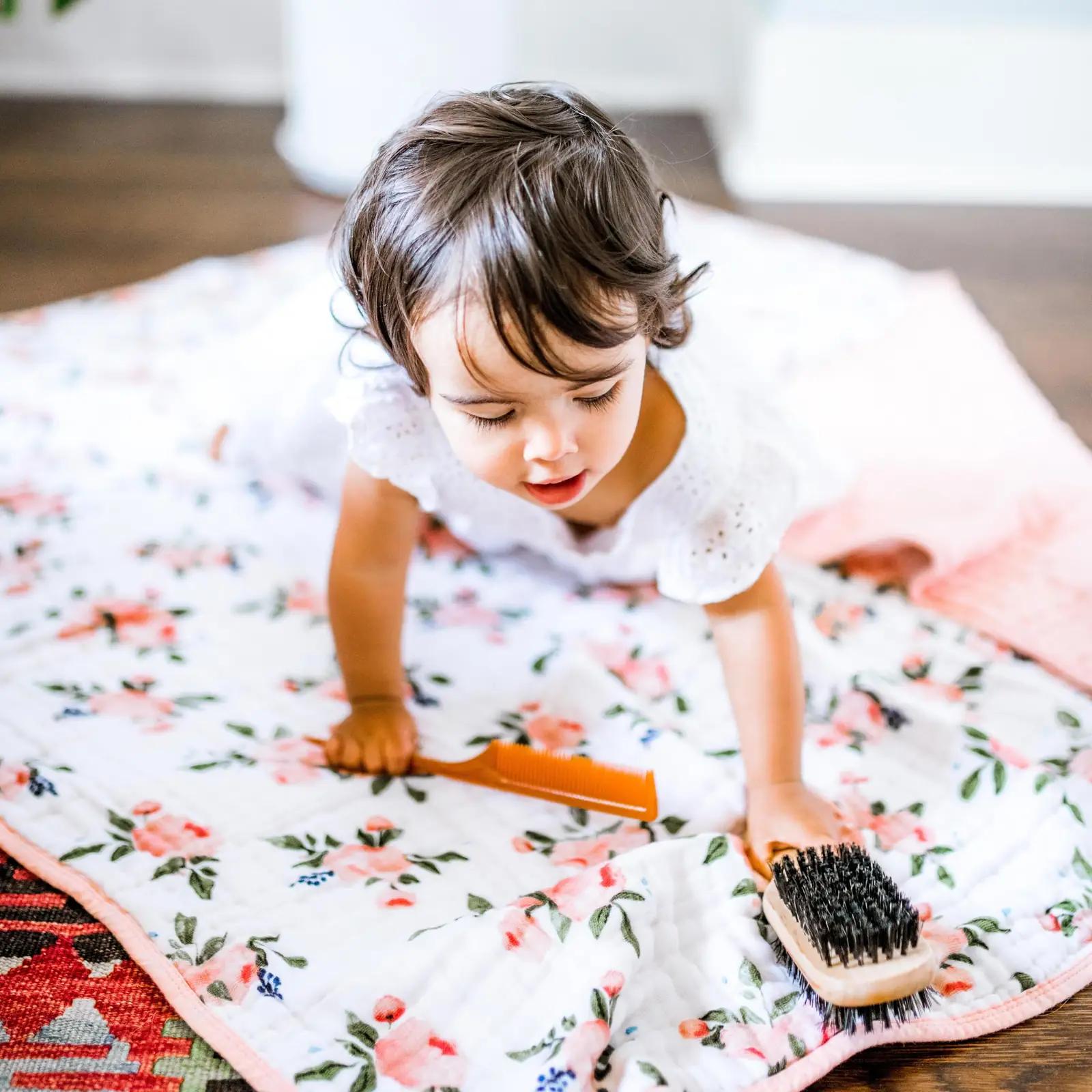 Little Unicorn puuvillane musliintekk – romantiline roosiprint – pilt 6