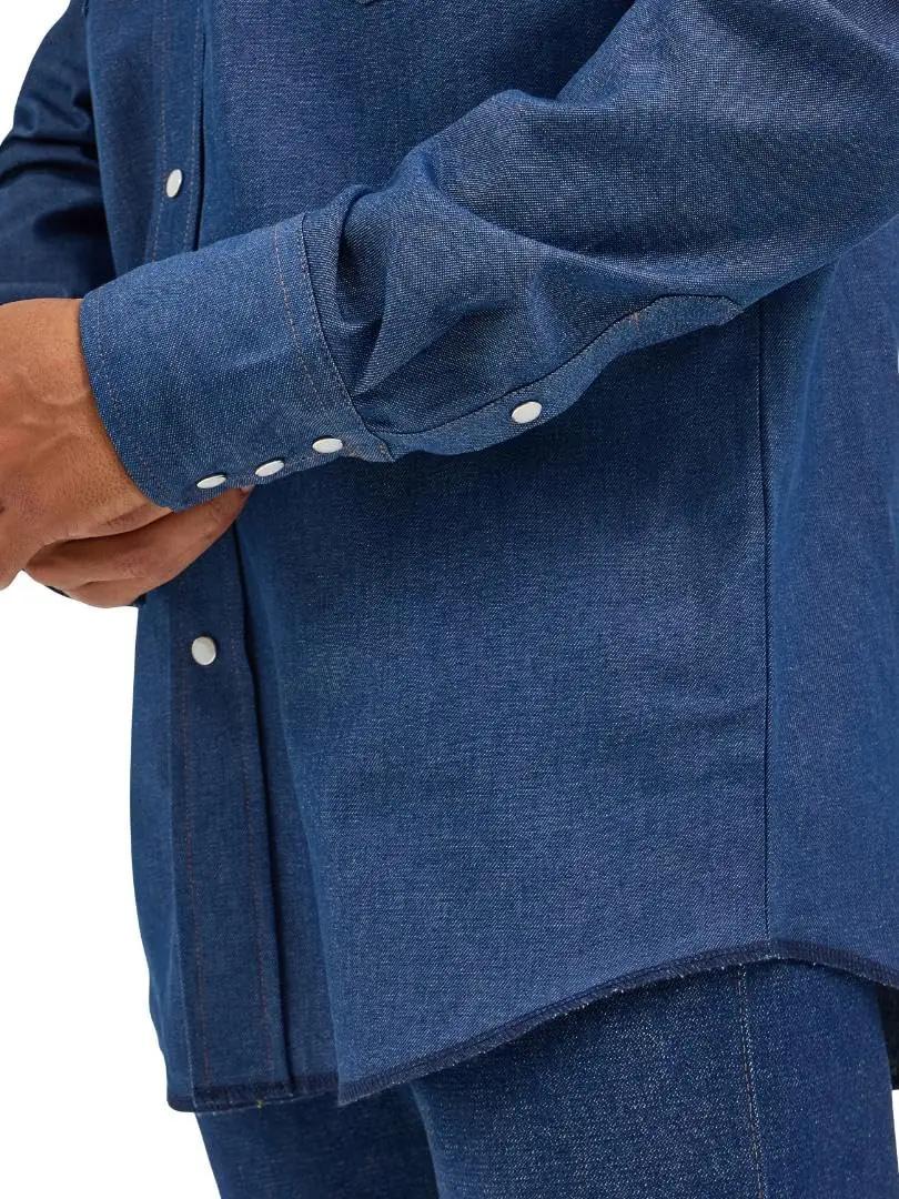 Wrangler indigo denim tööhemd – robustne cowboy‑stiil – kasutusnäide