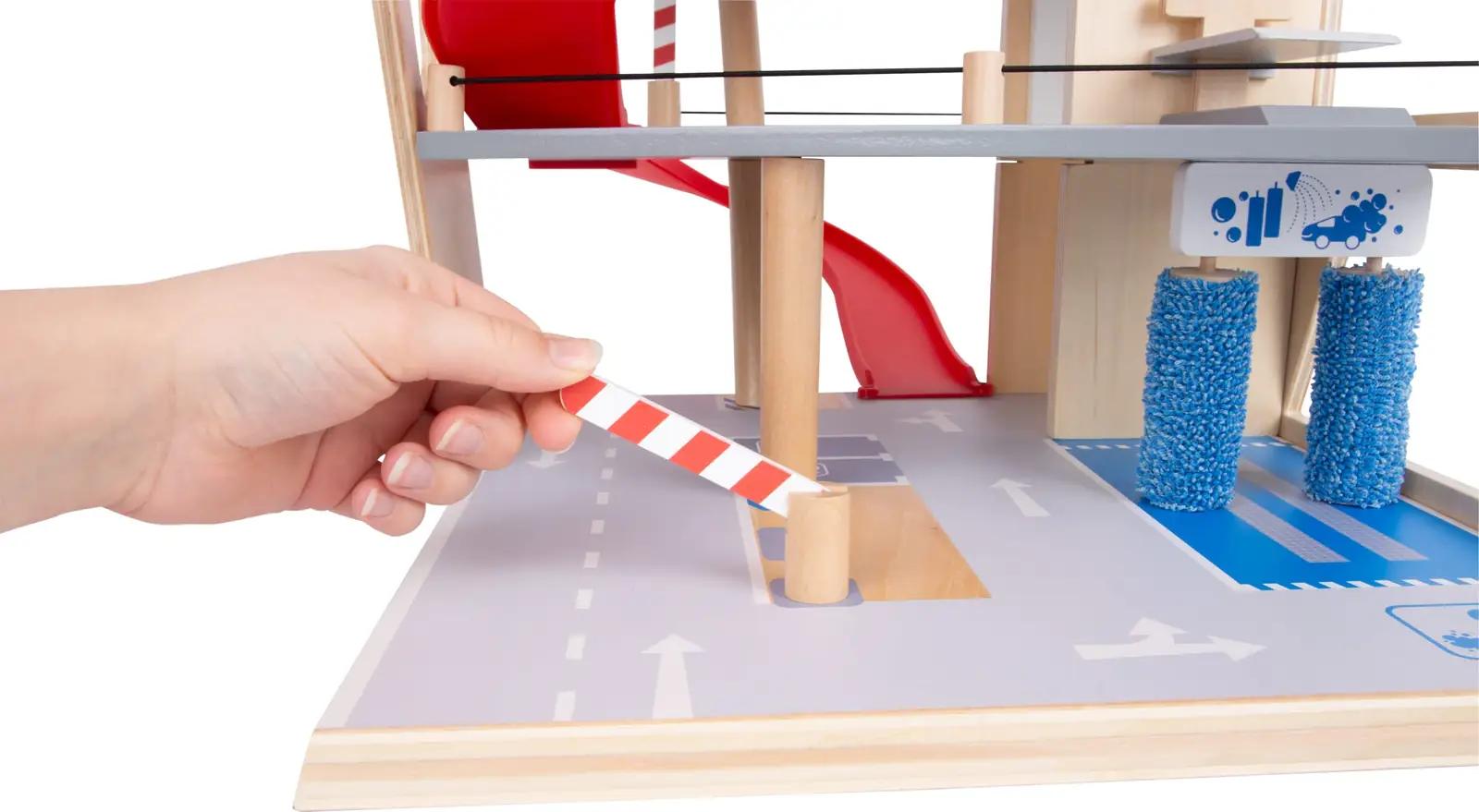 Small Foot puidust parkla Premium — kolmetasandiline mänguasi – pilt 9