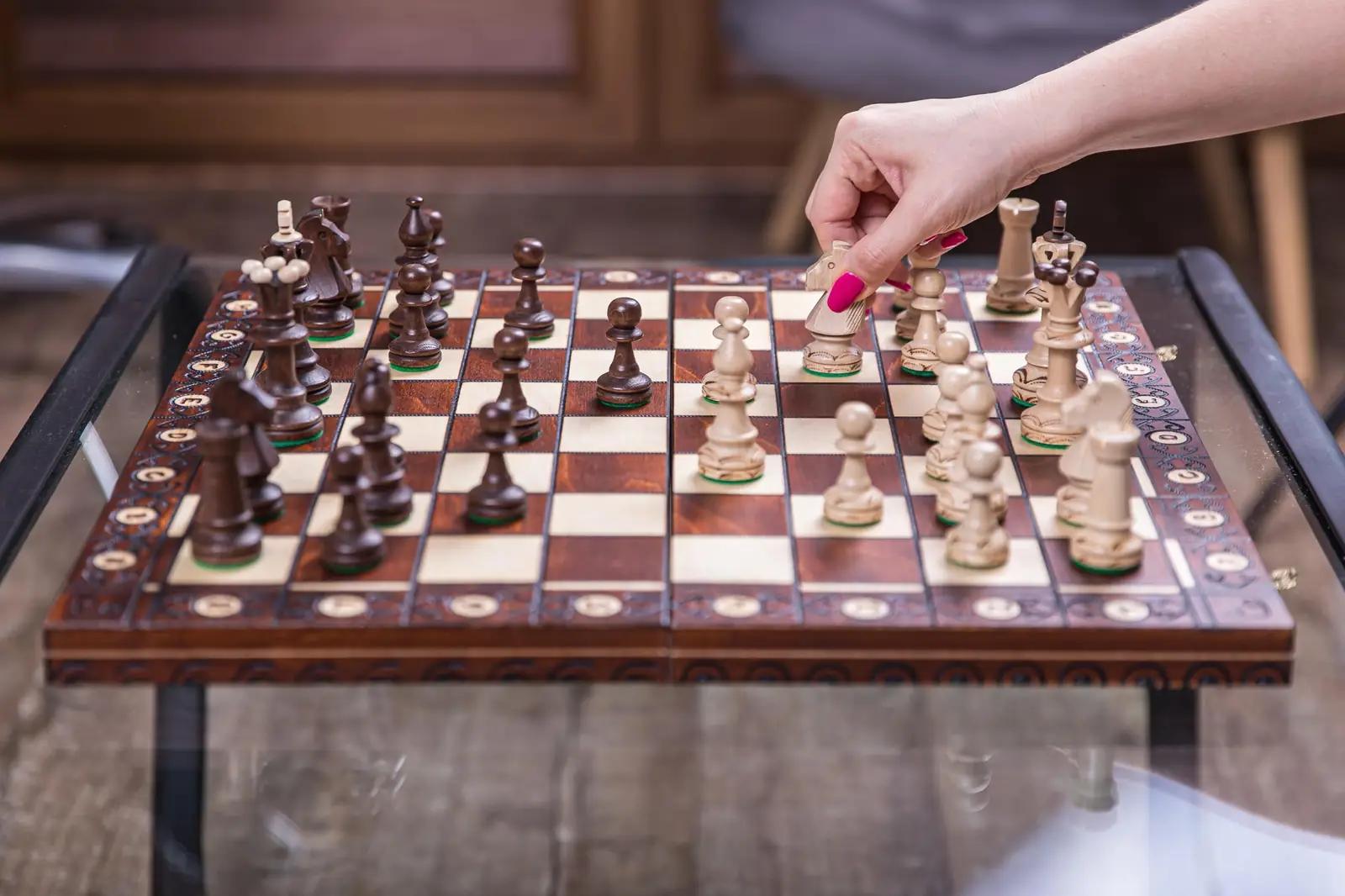 SQUARE GAME puidust malekomplekt – elegantne mänguasi kingituseks – pakend ja tarvikud