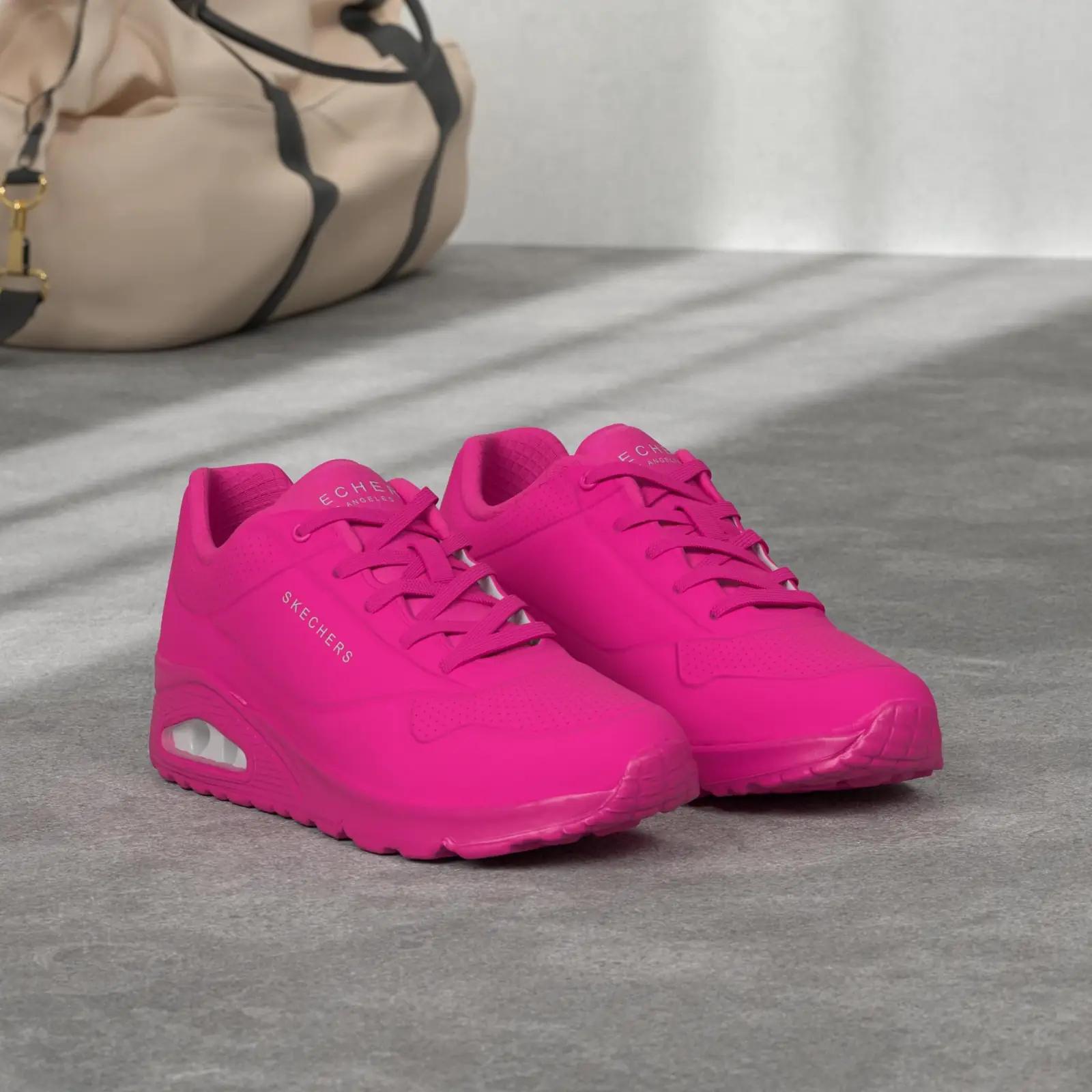 Skechers roosa madala lemmikute jalanõu — mugavus ja stiil – detailne vaade