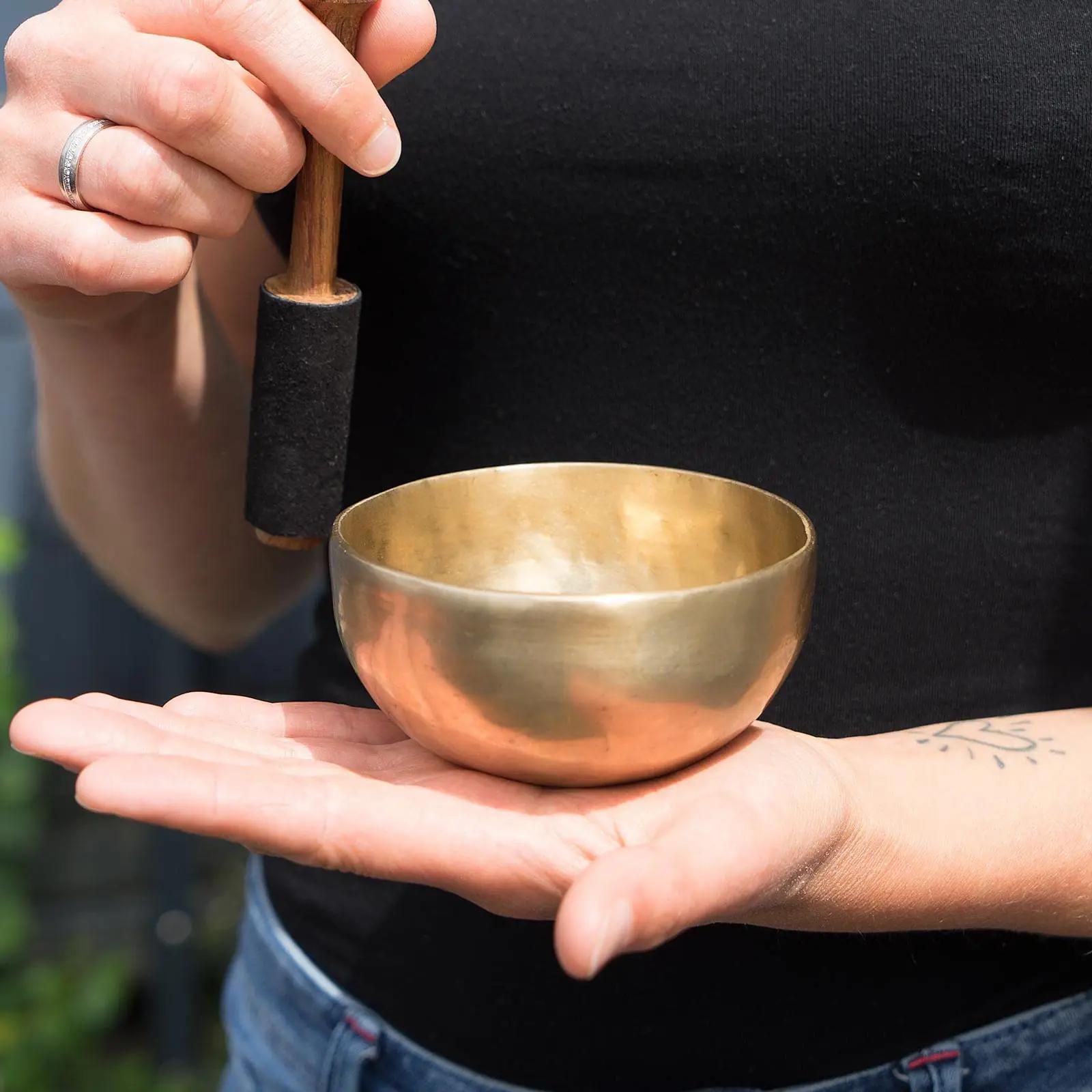 Klangschalen-Center pronksist meditatsioonikauss – umbes 300 g – kasutusnäide