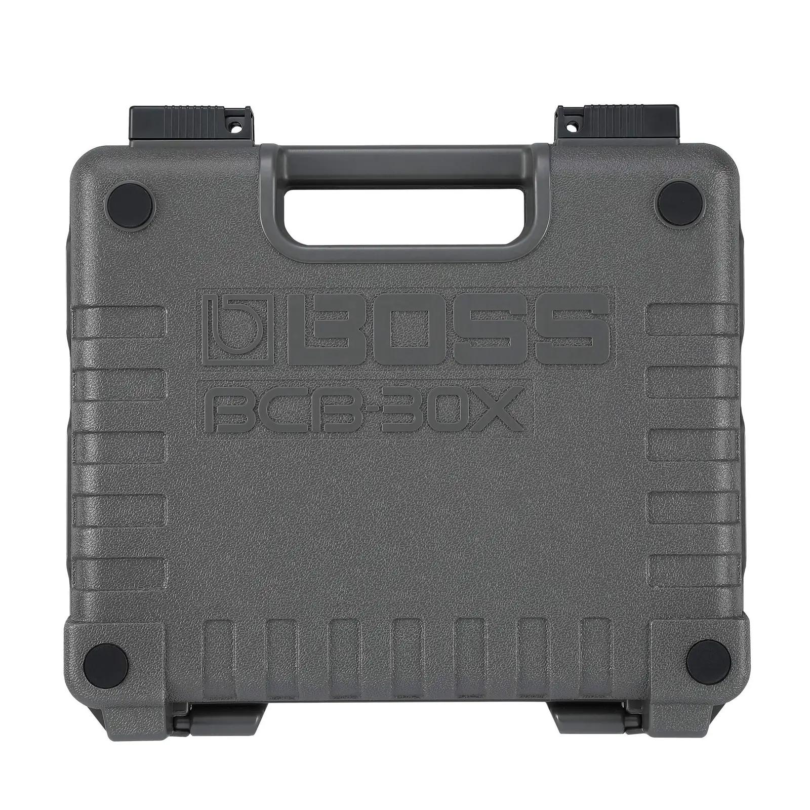 BOSS vastupidav plastikust pedalboard ja kott – detailne vaade