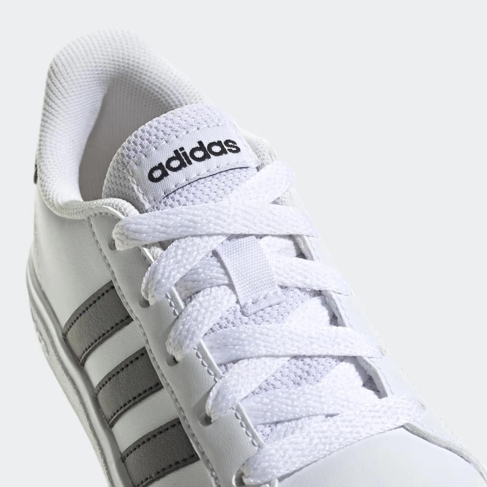 adidas kerge sünteetiline spordijalats — mugav igapäevaks LKK25 – kasutusnäide