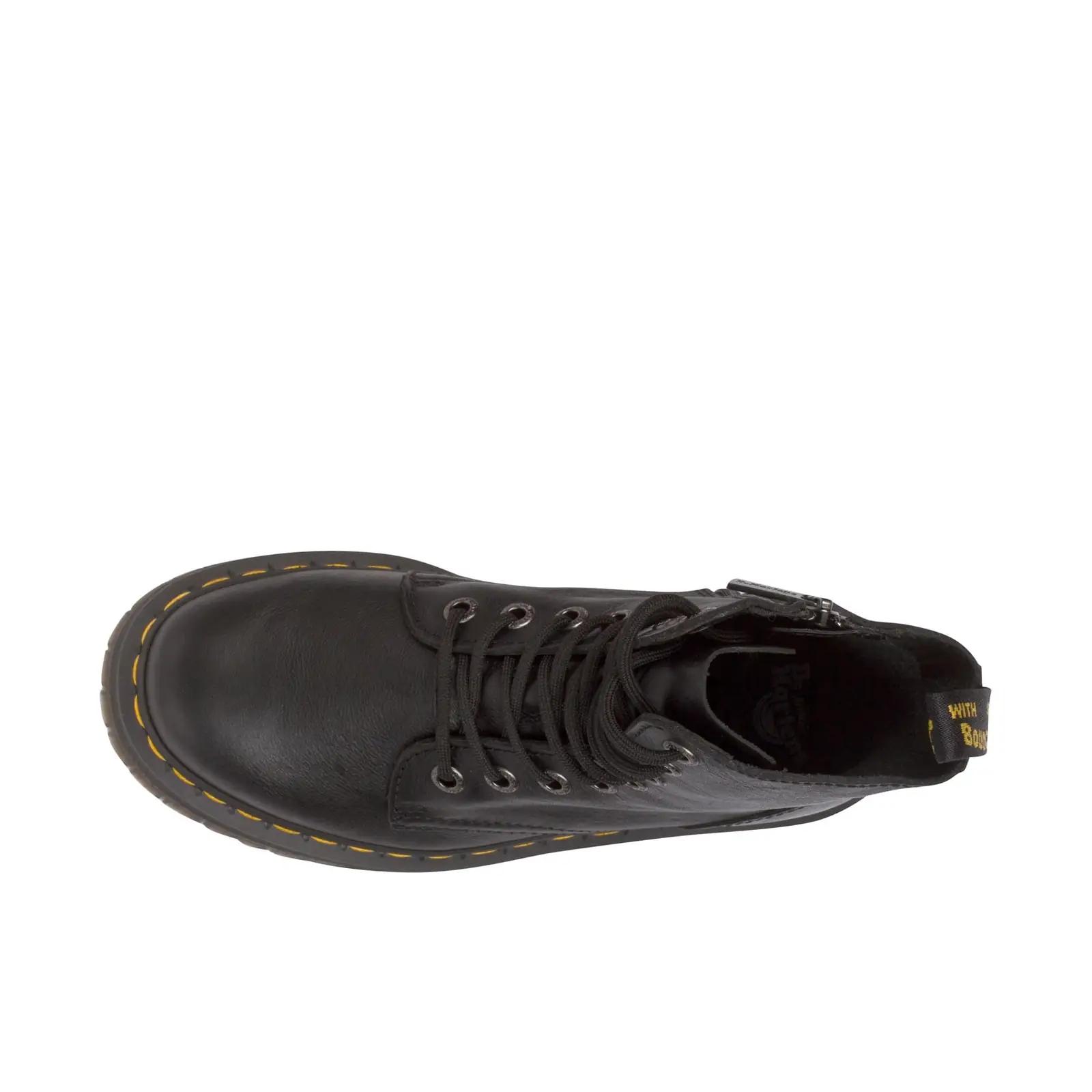 Dr. Martens nahast laste saapad — vastupidavad ja stiilsed – kasutusnäide