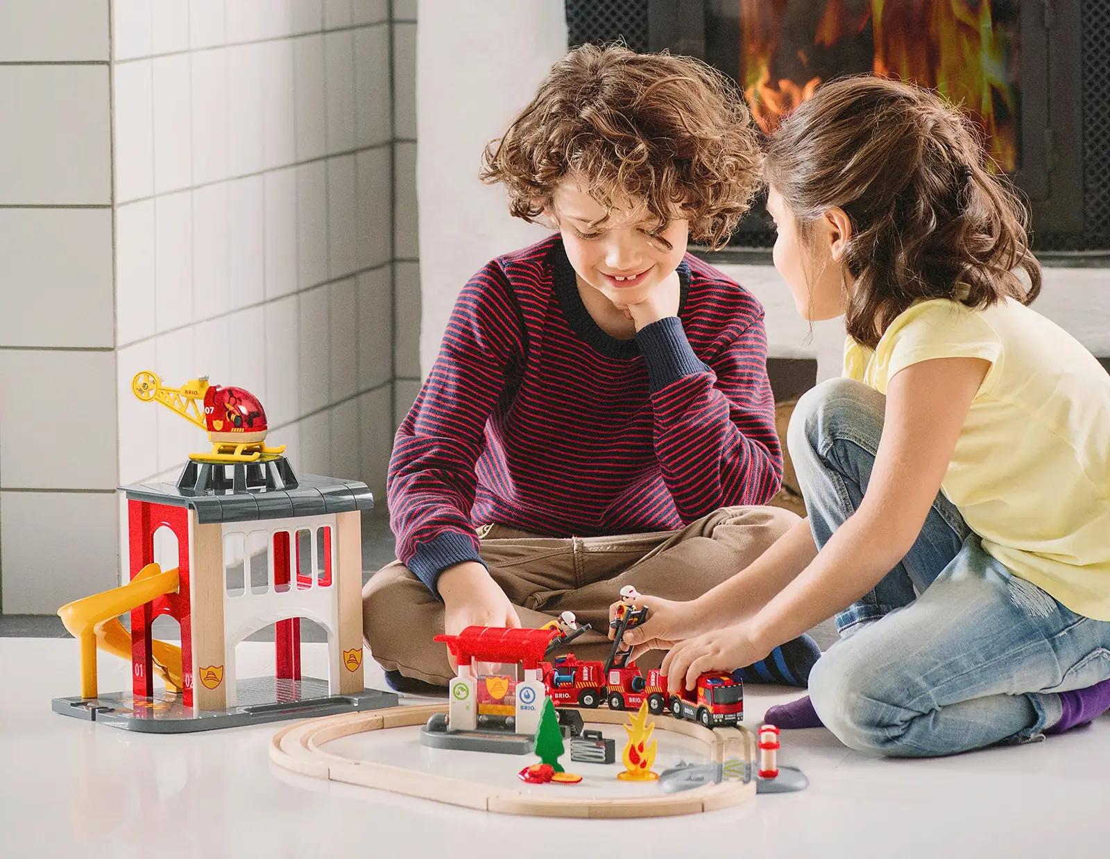 BRIO puidust tuletõrjestation lastele – mänguline kingitus – detailne vaade