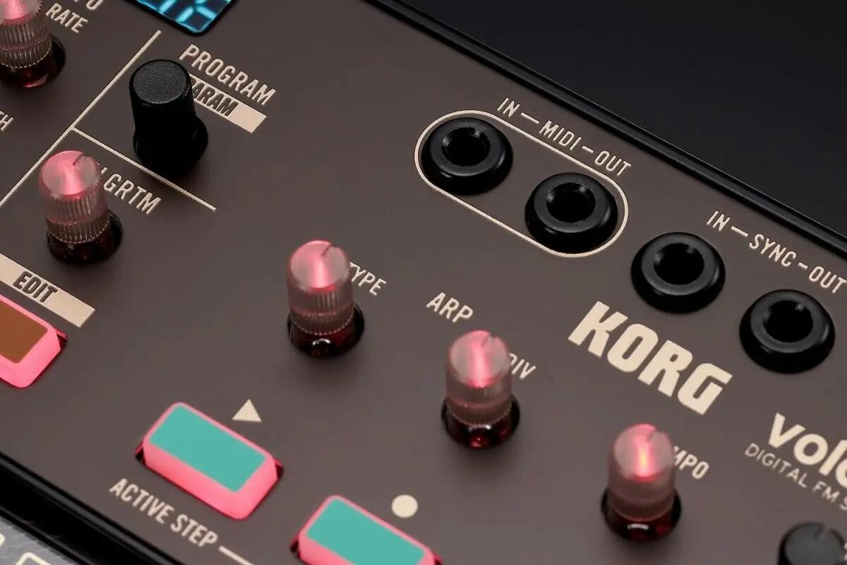 KORG kompaktsest plastikust lahe FM sünteiser — Volca FM2 – kasutusnäide