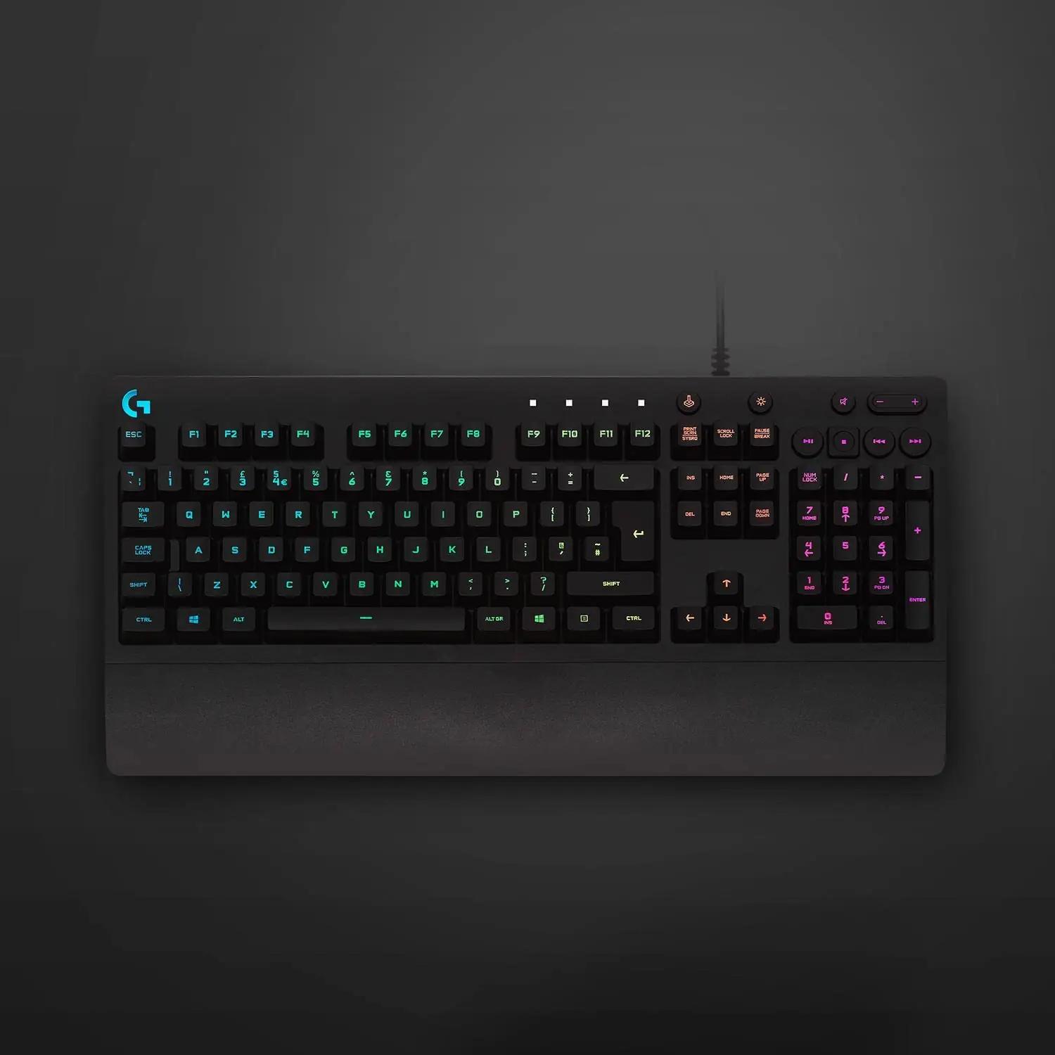 Logitech G mugavust ja RGB-valgustusega mängutastatur – pakend ja tarvikud