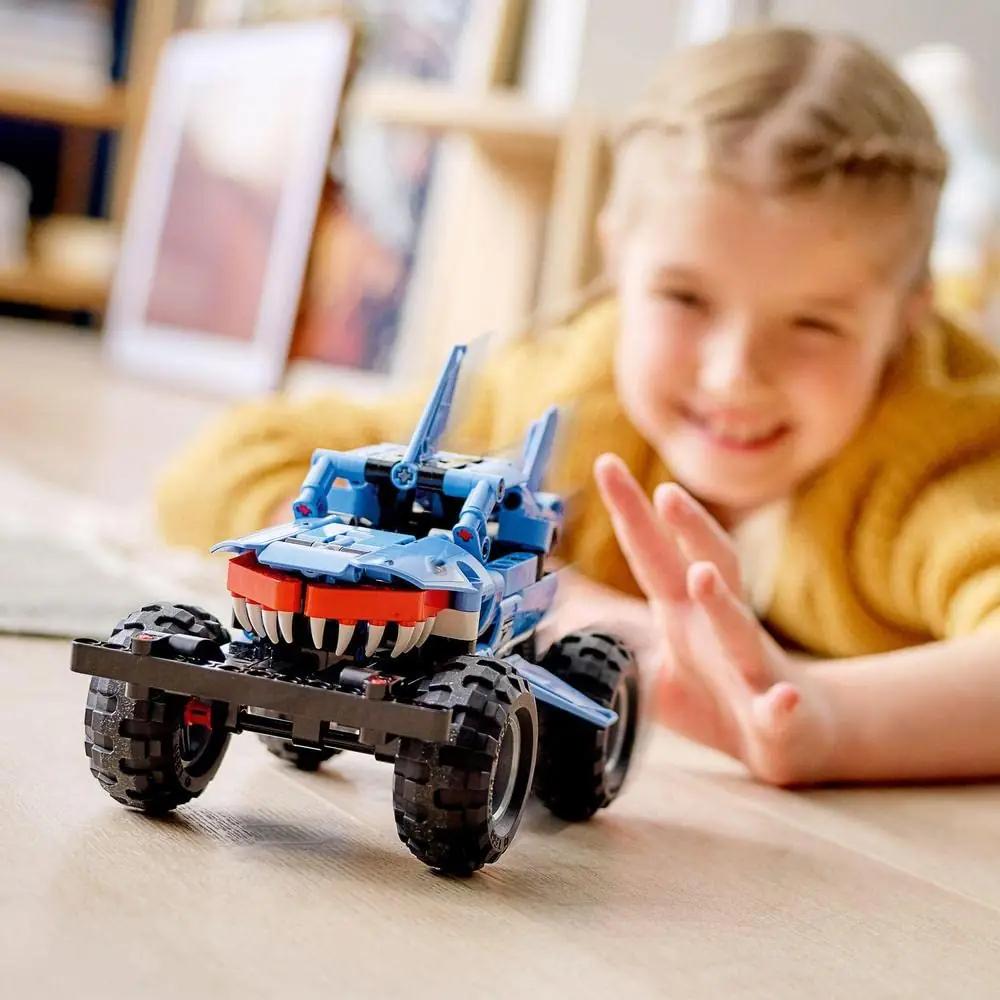 LEGO Technic Megalodon – haikujuline 2in1 monsterauto lastele – pakend ja tarvikud