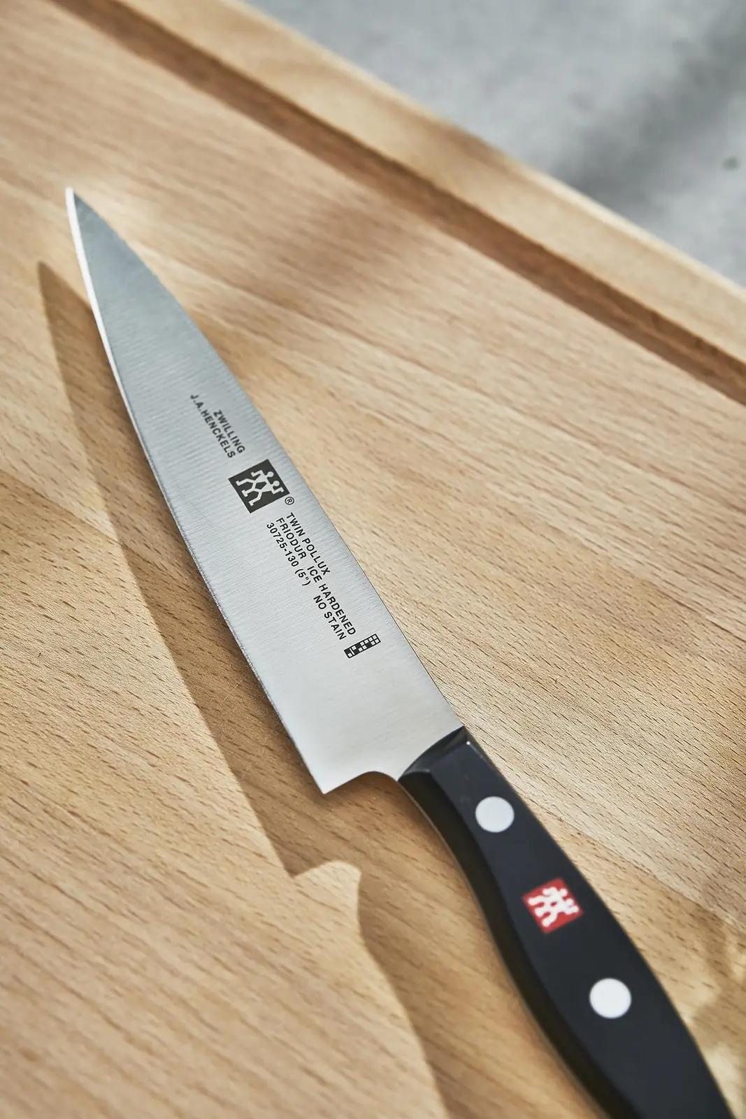 ZWILLING kvaliteetne kööknuga 13 cm — vastupidav must käepide – detailne vaade
