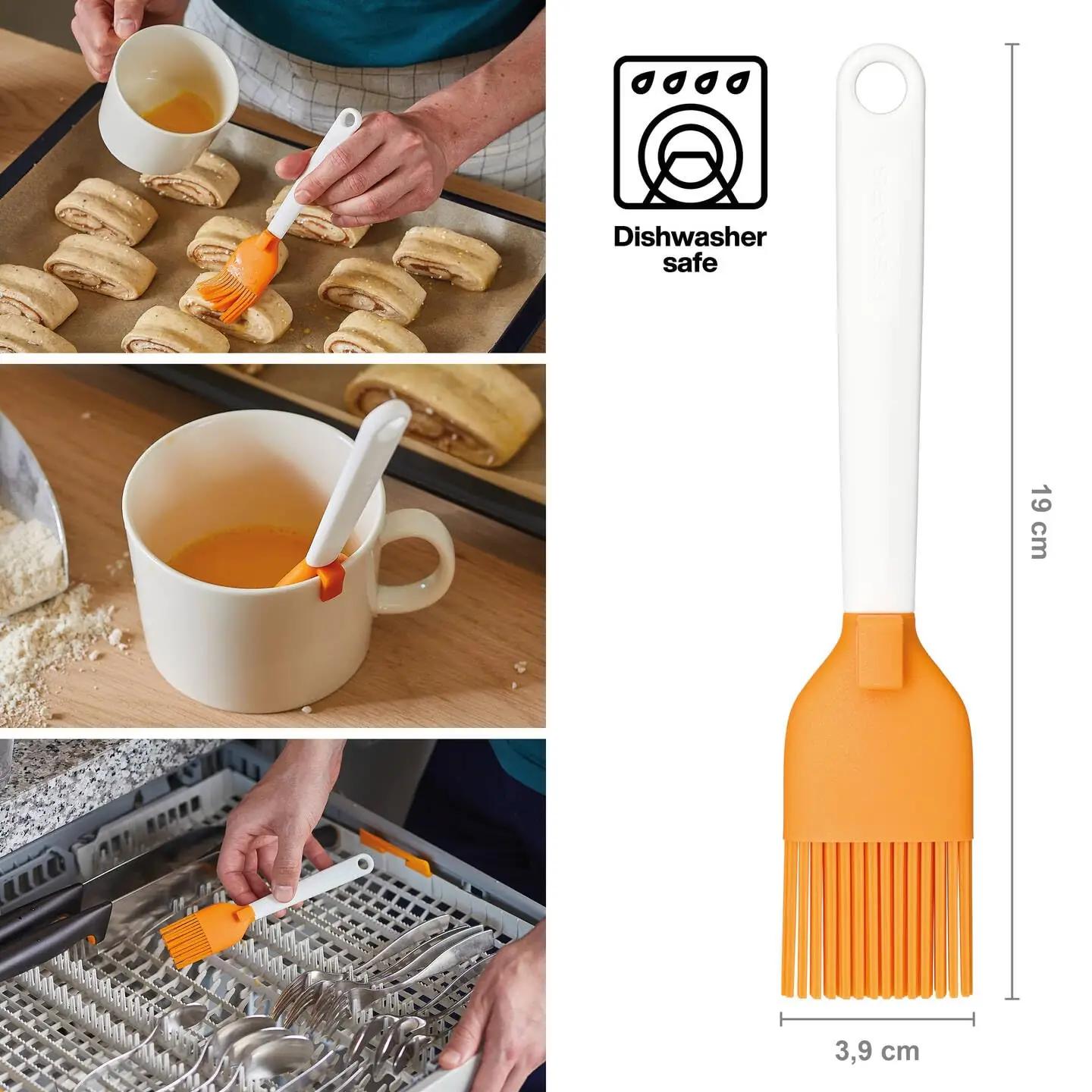 Fiskars köögitarvikute komplekt – silikoonist spaatel ja pintsel – detailne vaade