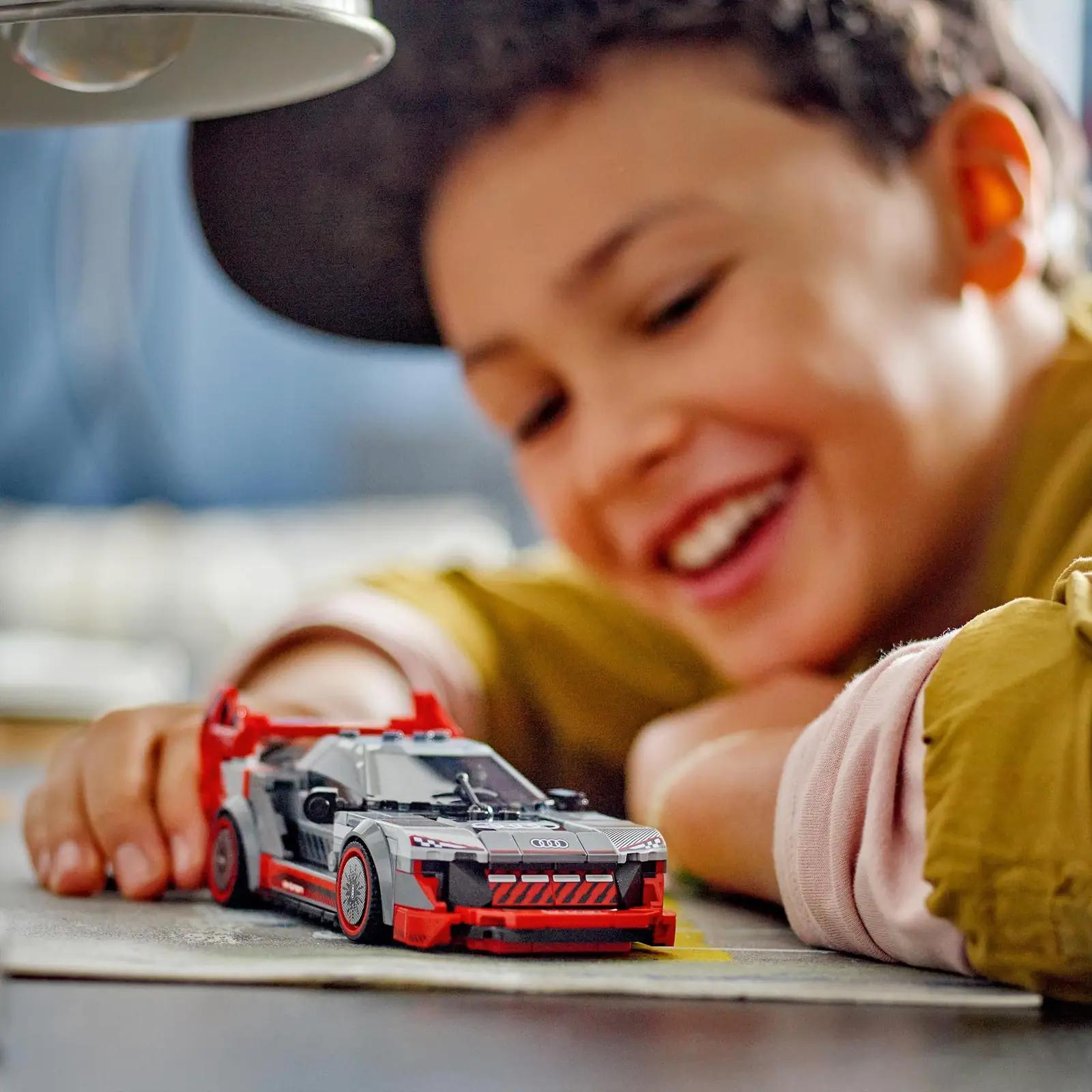 LEGO kiirauto ehitusmäng – Audi S1 e-tron Quattro komplekt – pilt 7