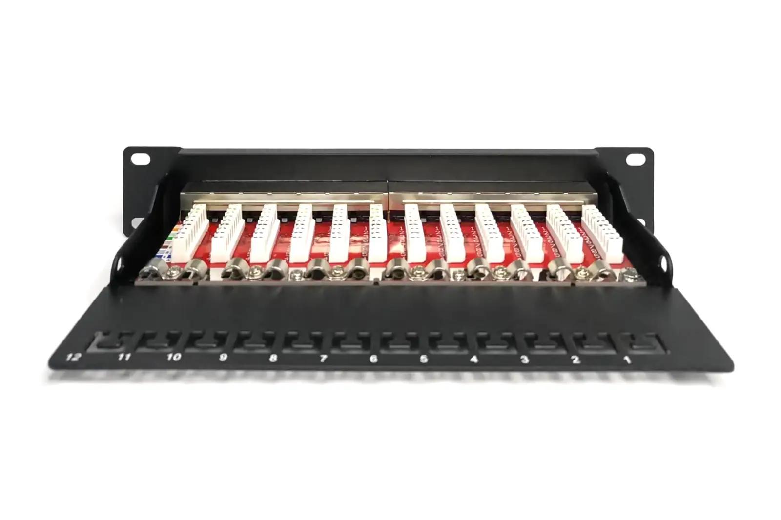 DIGITUS metallist Cat6A patchpanel — 12 pordi rack-mount – kasutusnäide
