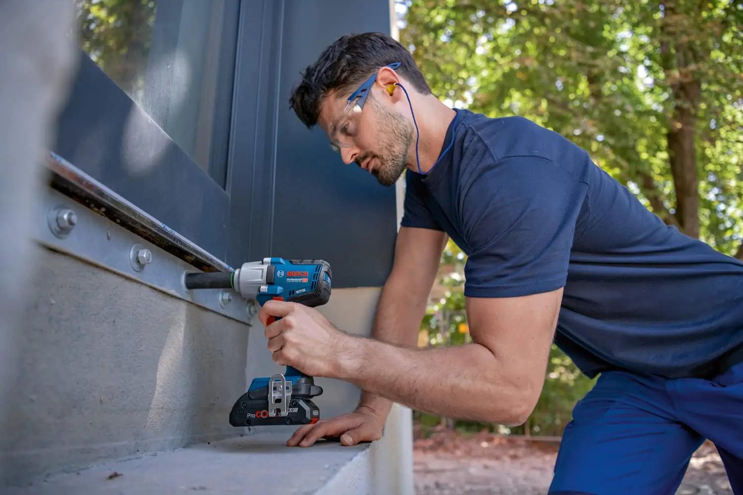 Bosch Professional vastupidav 18V löökmutrikeeraja 450Nm – kasutusnäide