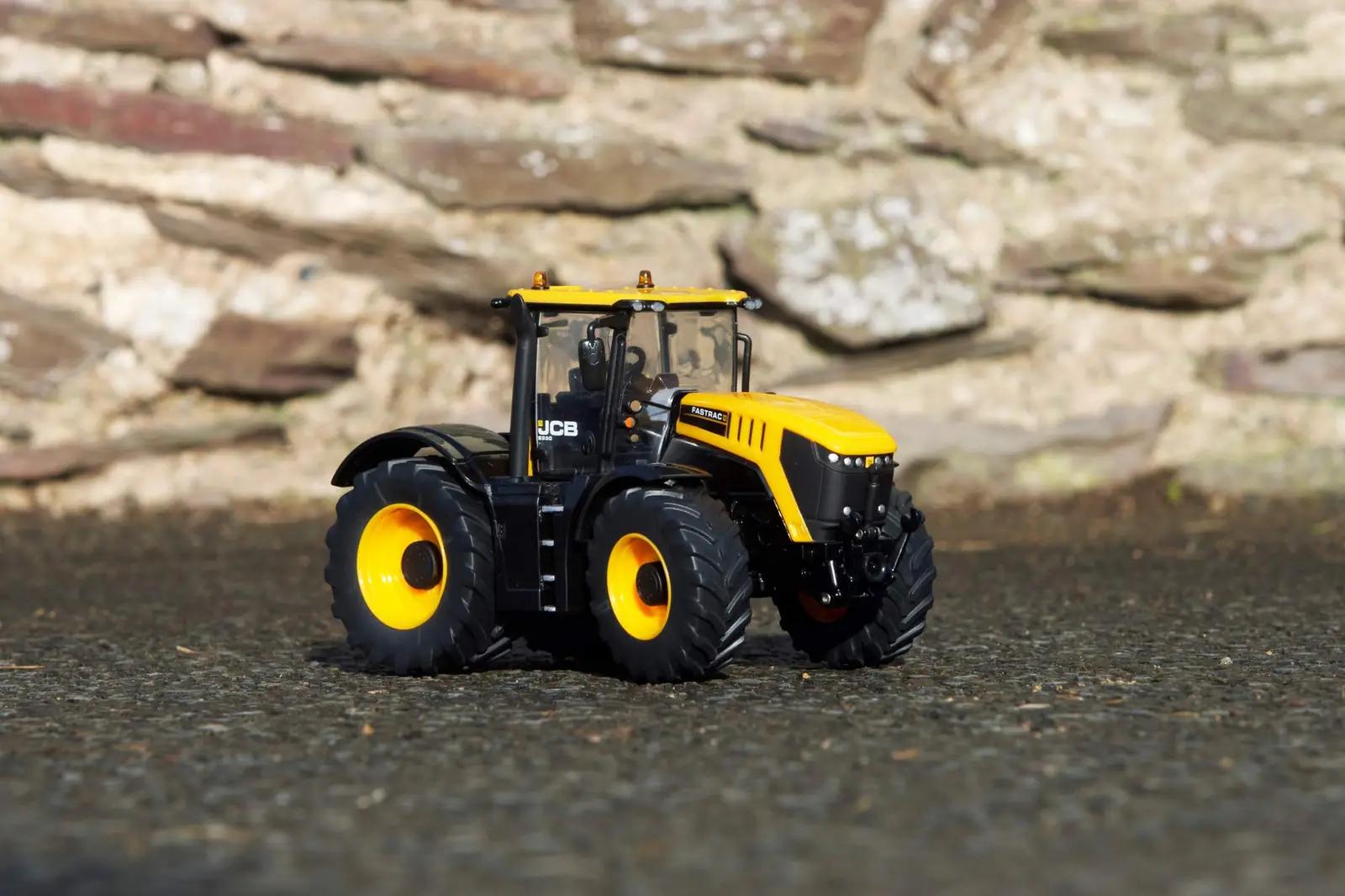 Britains JCB 8330 Fastrac plastist mudel – realistlik mänguauto – lisavaade