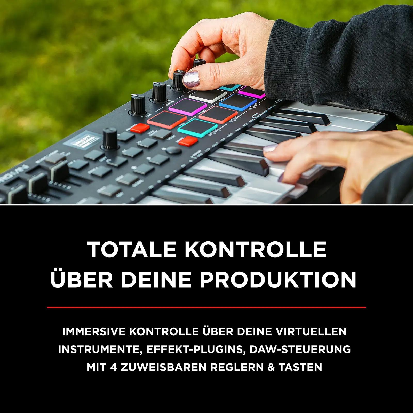 M-AUDIO süsinikmust MIDI-klaviatuur 32 klahviga — kompaktne – pakend ja tarvikud