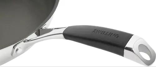 ZWILLING roostevaba praepann 20 cm – vastupidav kasutuseks – kasutusnäide