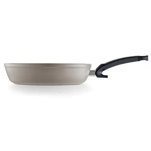 Fissler kvaliteetne alumiiniumist praepann 24 cm — keramikkate – detailne vaade